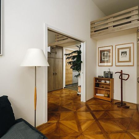 Cozy & Comfortable Apt Walking Anywhere You Want Sen Прага Екстериор снимка