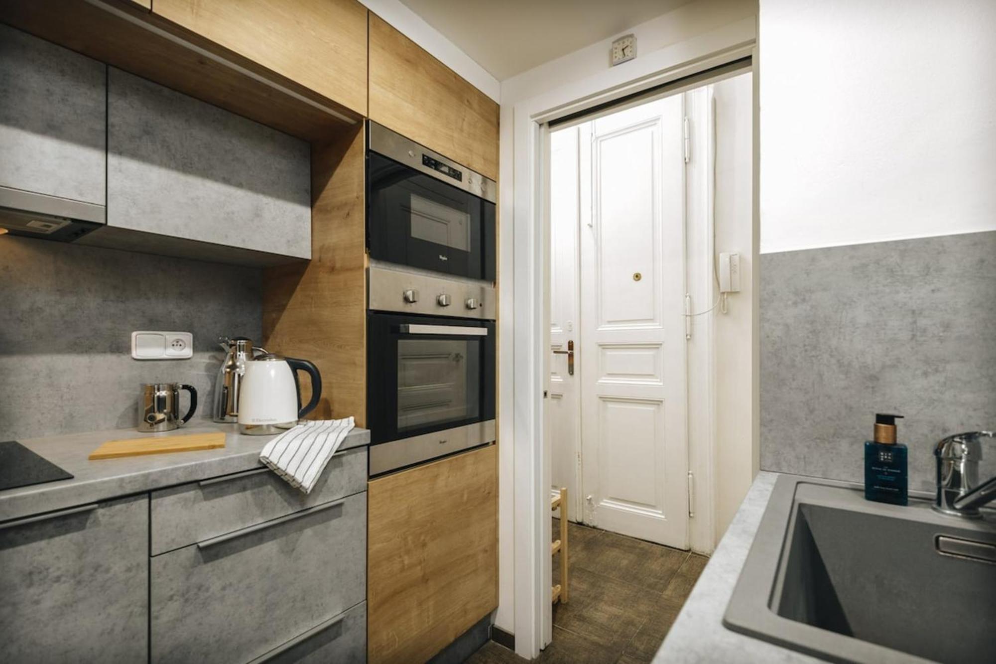 Cozy & Comfortable Apt Walking Anywhere You Want Sen Прага Екстериор снимка