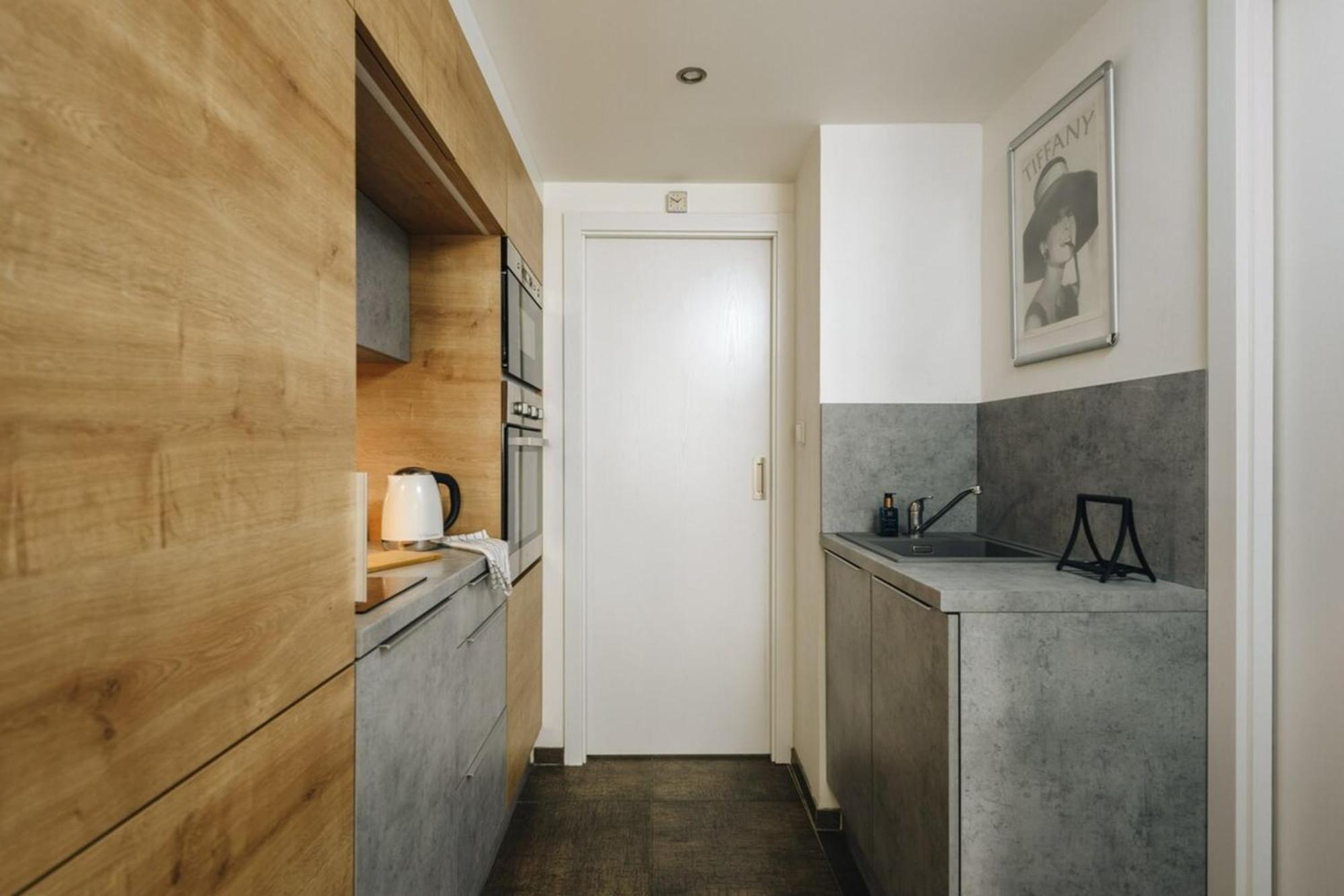 Cozy & Comfortable Apt Walking Anywhere You Want Sen Прага Екстериор снимка