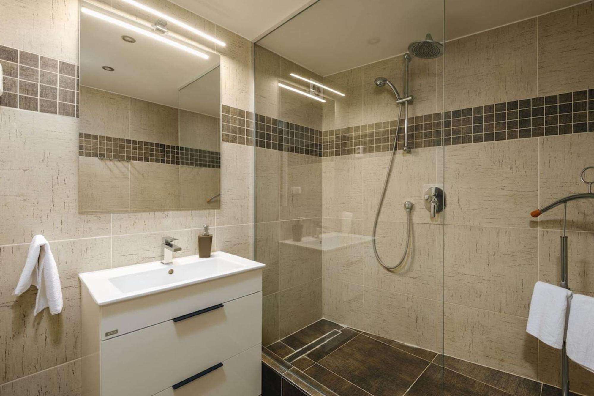 Cozy & Comfortable Apt Walking Anywhere You Want Sen Прага Екстериор снимка