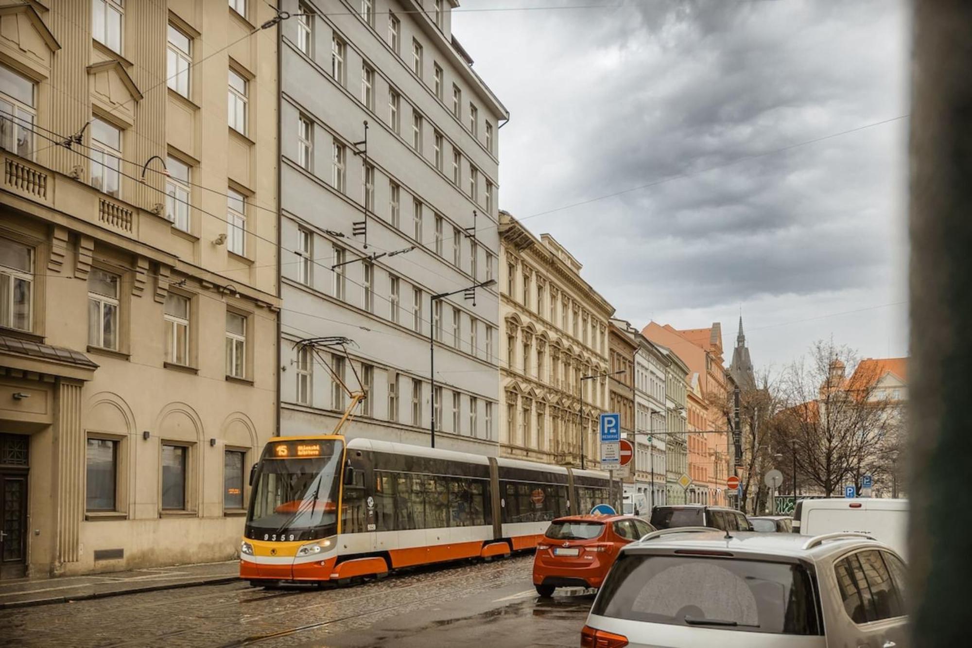 Cozy & Comfortable Apt Walking Anywhere You Want Sen Прага Екстериор снимка